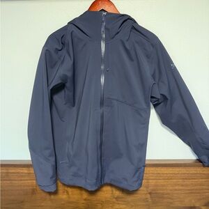 Arc’teryx Sawyer Hoody Soft shell- goretex infused. Wind and rainproof.